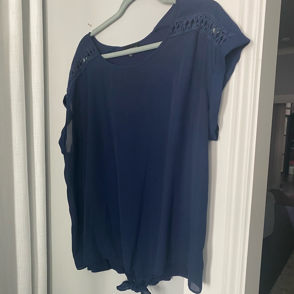 Women's Navy Short Sleeve Tie-Hem Top